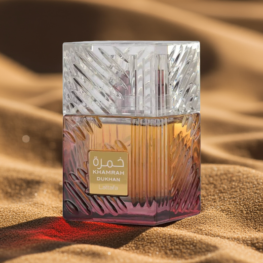 Lattafa Khamrah Dukhan Eau de Parfum Flasche mit orientalischem Design, zeigt das Parfüm in eleganter Verpackung